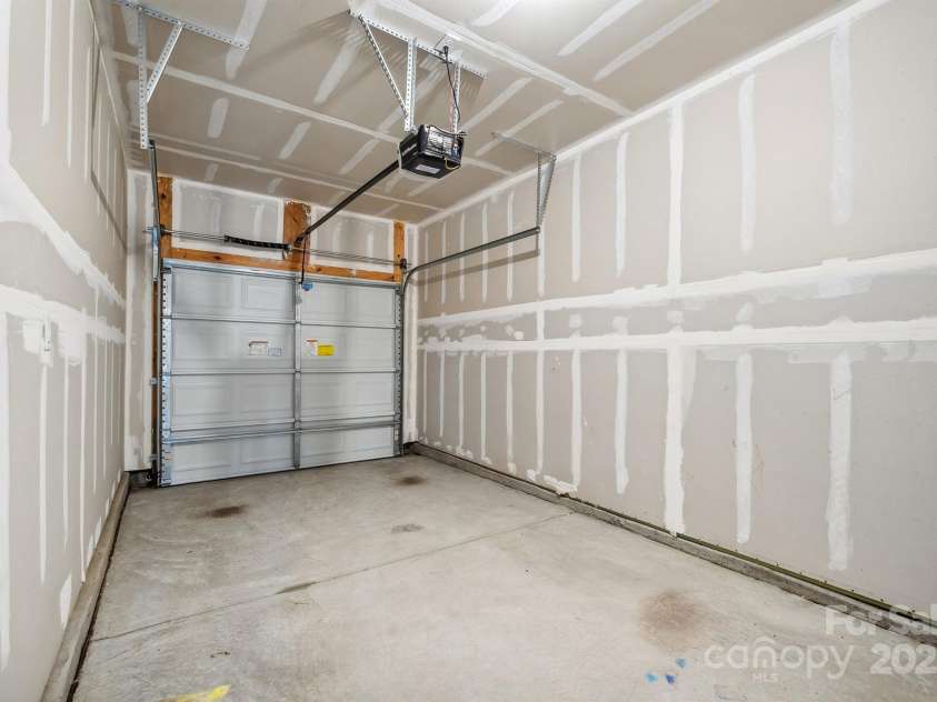 7011 Jane Parks Way, Charlotte, NC 28217.  MLS# CAR4217186, YatesRealty ID 15815. 