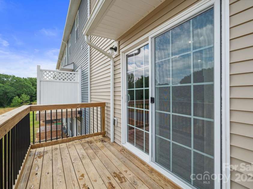 7011 Jane Parks Way, Charlotte, NC 28217.  MLS# CAR4217186, YatesRealty ID 15815. 