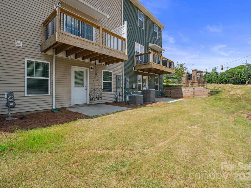 7011 Jane Parks Way, Charlotte, NC 28217.  MLS# CAR4217186, YatesRealty ID 15815. 