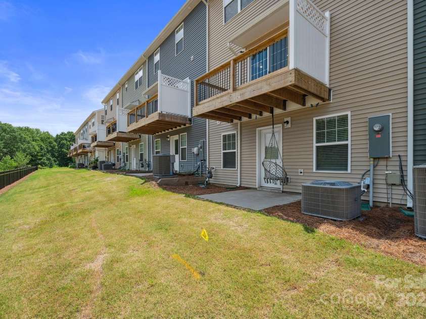 7011 Jane Parks Way, Charlotte, NC 28217.  MLS# CAR4217186, YatesRealty ID 15815. 