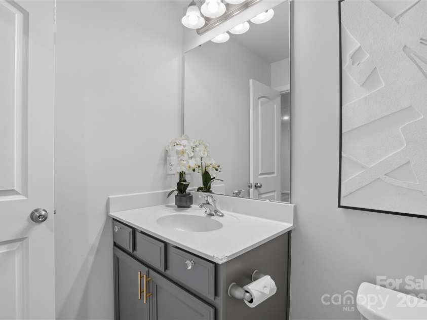 7011 Jane Parks Way, Charlotte, NC 28217.  MLS# CAR4309126, YatesRealty ID 15815. Basement Full Bathroom