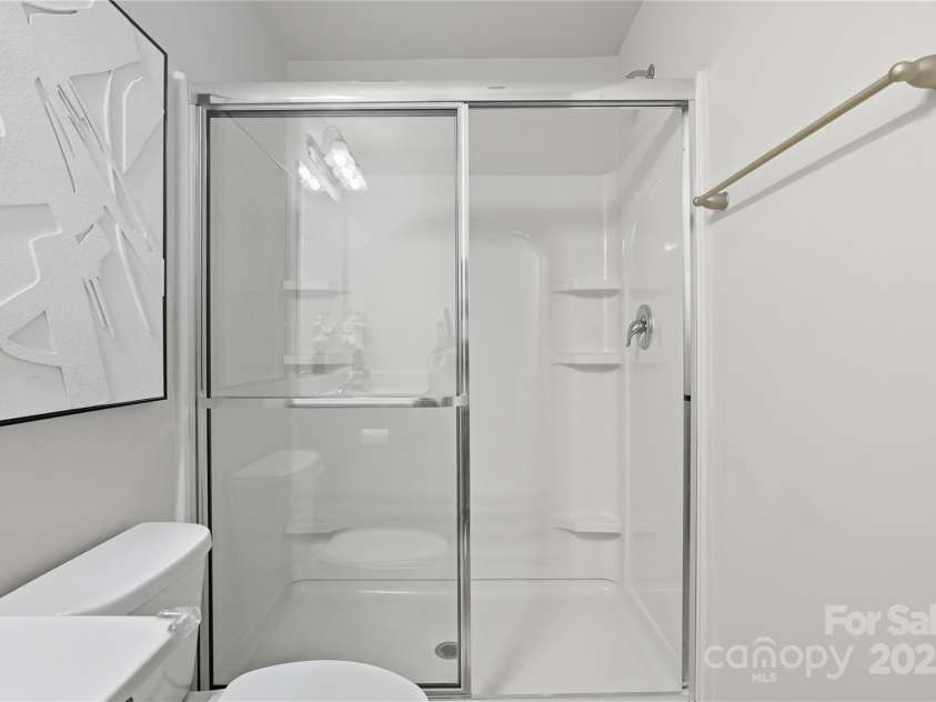 7011 Jane Parks Way, Charlotte, NC 28217.  MLS# CAR4309126, YatesRealty ID 15815. Basement Full Bathroom