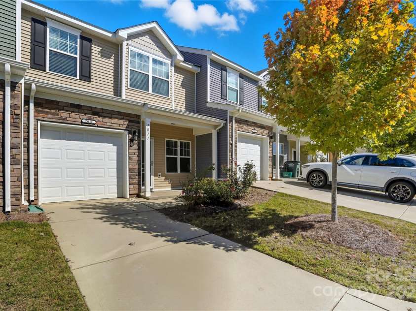 7011 Jane Parks Way, Charlotte, NC 28217.  MLS# CAR4309126, YatesRealty ID 15815. Curb Appeal