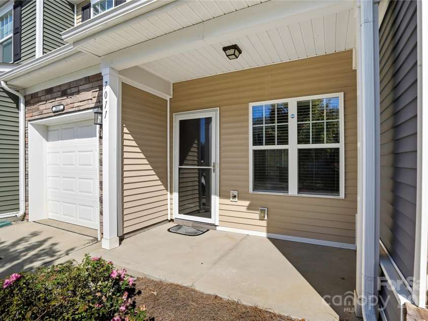 7011 Jane Parks Way, Charlotte, NC 28217.  MLS# CAR4309126, YatesRealty ID 15815. Front Porch