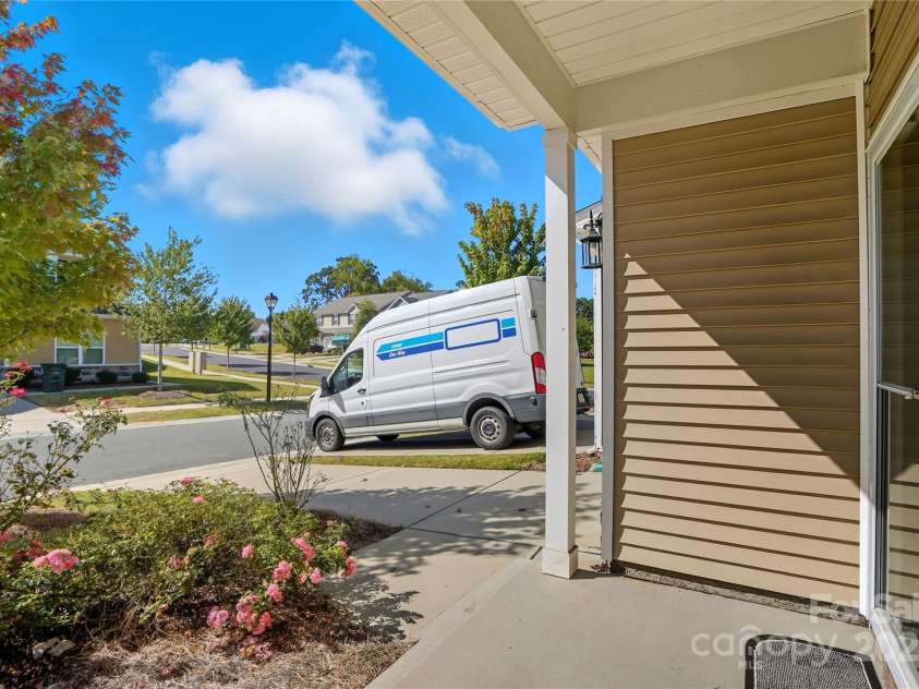 7011 Jane Parks Way, Charlotte, NC 28217.  MLS# CAR4309126, YatesRealty ID 15815. Front Porch