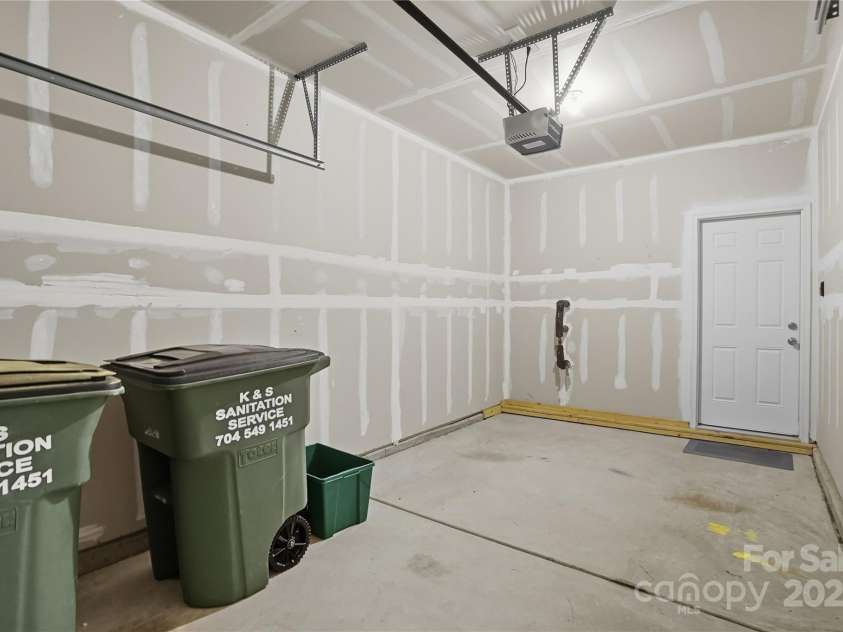 7011 Jane Parks Way, Charlotte, NC 28217.  MLS# CAR4309126, YatesRealty ID 15815. Garage