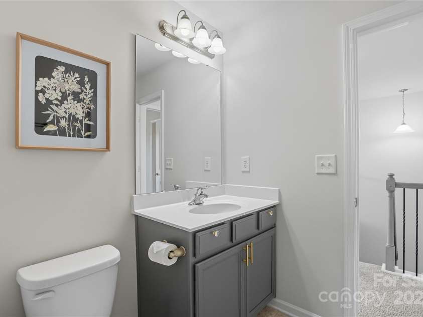 7011 Jane Parks Way, Charlotte, NC 28217.  MLS# CAR4309126, YatesRealty ID 15815. Hall Bathroom - Upper Level