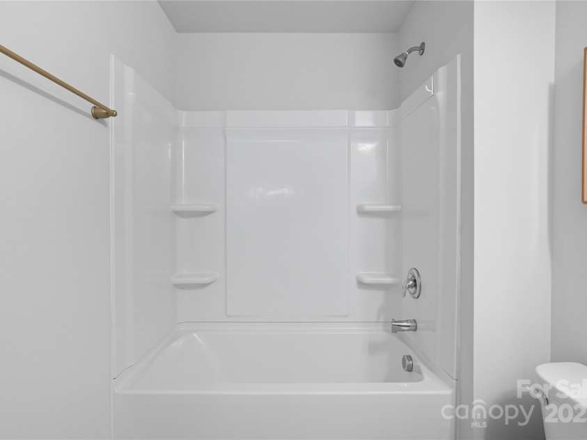 7011 Jane Parks Way, Charlotte, NC 28217.  MLS# CAR4309126, YatesRealty ID 15815. Hall Bathroom - Upper Level