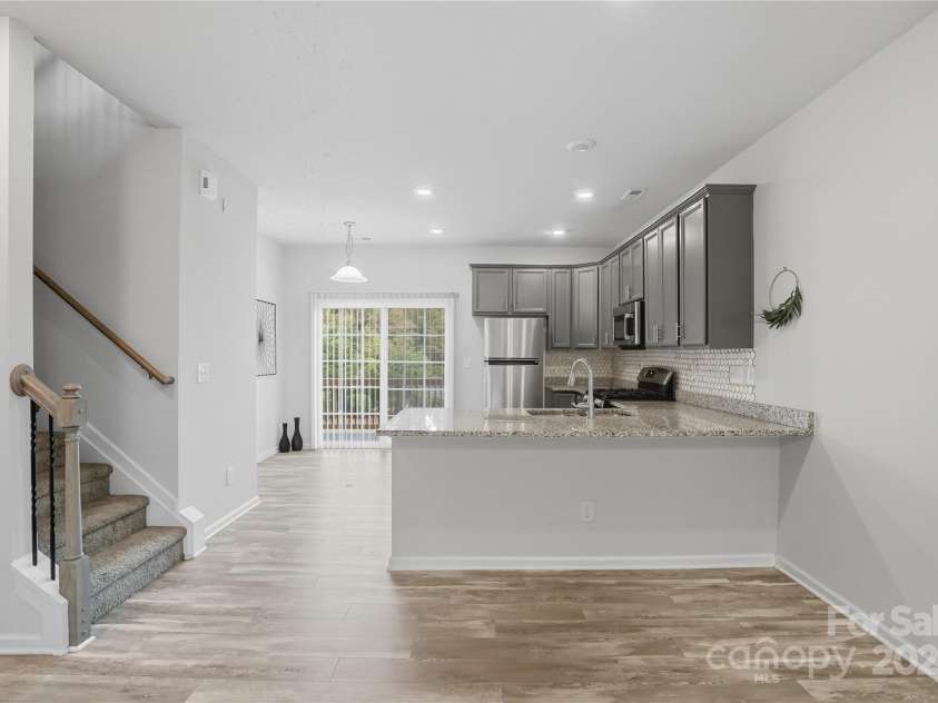 7011 Jane Parks Way, Charlotte, NC 28217.  MLS# CAR4309126, YatesRealty ID 15815. Open Concept