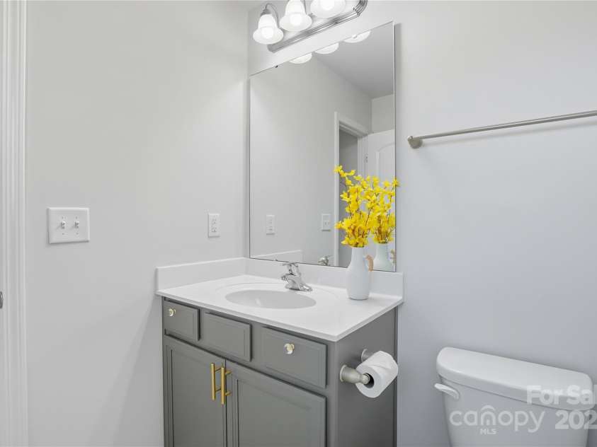 7011 Jane Parks Way, Charlotte, NC 28217.  MLS# CAR4309126, YatesRealty ID 15815. Primary Private Bathroom