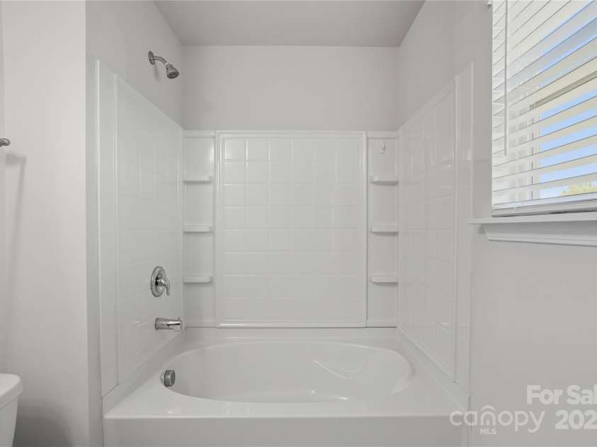 7011 Jane Parks Way, Charlotte, NC 28217.  MLS# CAR4309126, YatesRealty ID 15815. Primary Private Bathroom