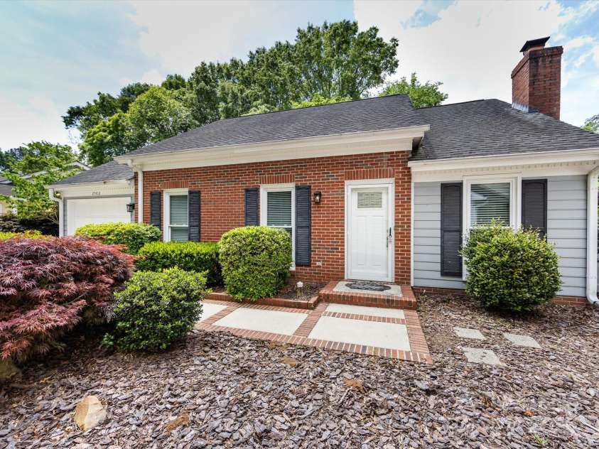 2502 Breuster Drive, Charlotte, NC 28210.  MLS# CAR4252754, YatesRealty ID 15818. 