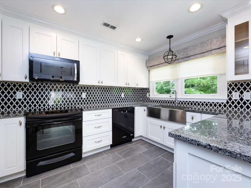 2502 Breuster Drive, Charlotte, NC 28210.  MLS# CAR4252754, YatesRealty ID 15818. 