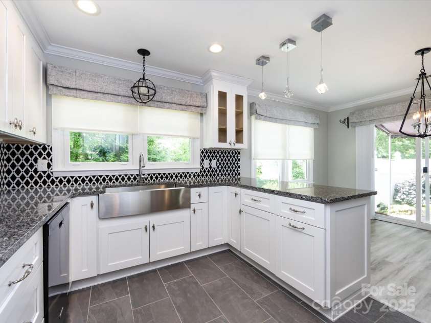 2502 Breuster Drive, Charlotte, NC 28210.  MLS# CAR4252754, YatesRealty ID 15818. 