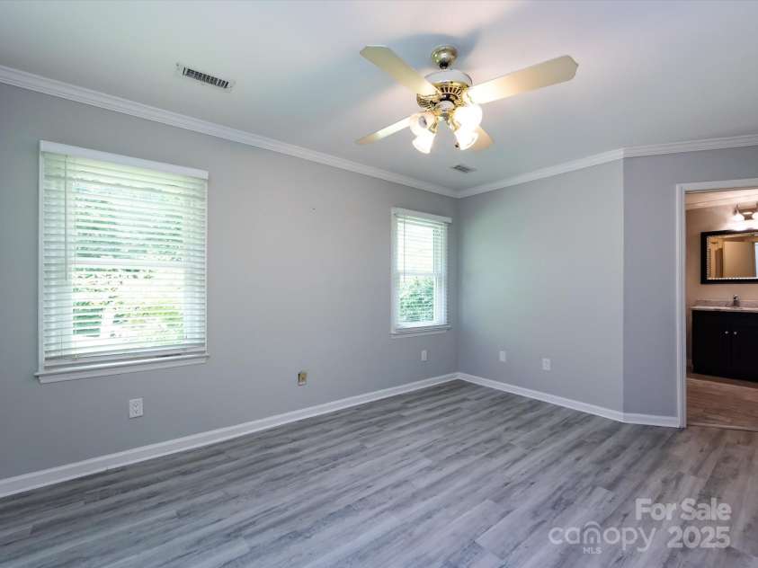 2502 Breuster Drive, Charlotte, NC 28210.  MLS# CAR4252754, YatesRealty ID 15818. 