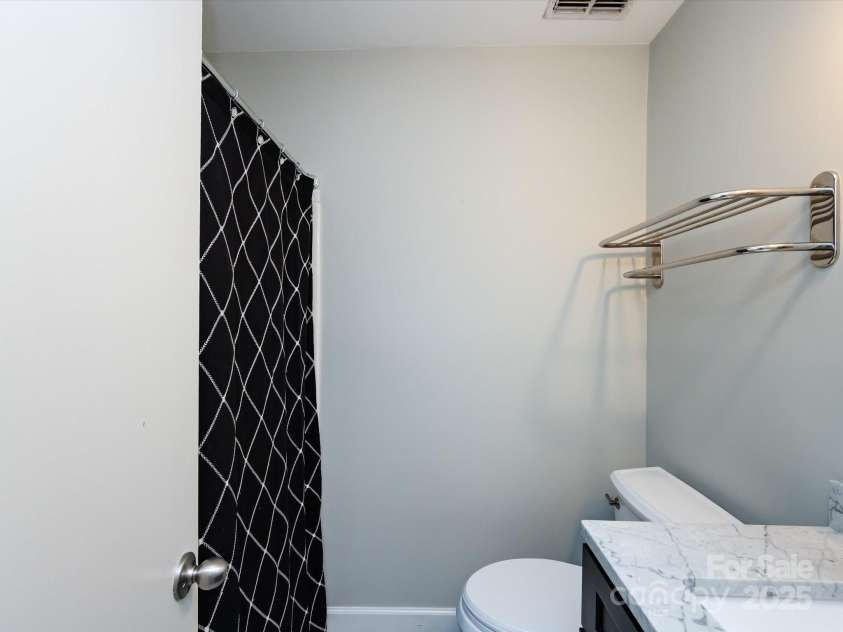 2502 Breuster Drive, Charlotte, NC 28210.  MLS# CAR4252754, YatesRealty ID 15818. 