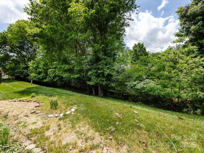 2502 Breuster Drive, Charlotte, NC 28210.  MLS# CAR4252754, YatesRealty ID 15818. 