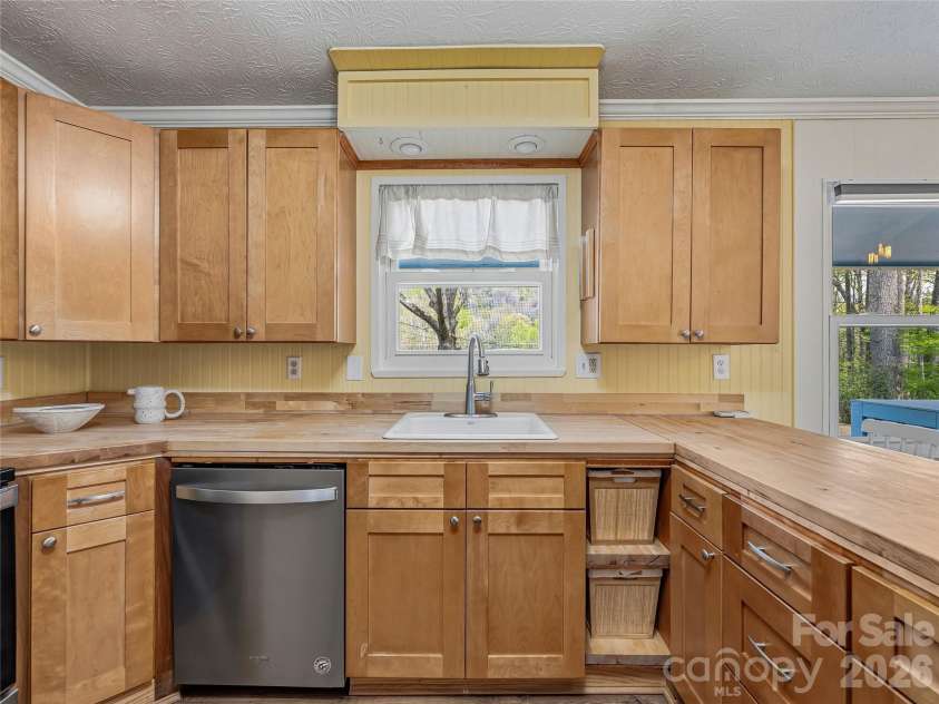 36 Dogwood Drive, Maggie Valley, NC 28751.  MLS# CAR4373028, YatesRealty ID 15818. 