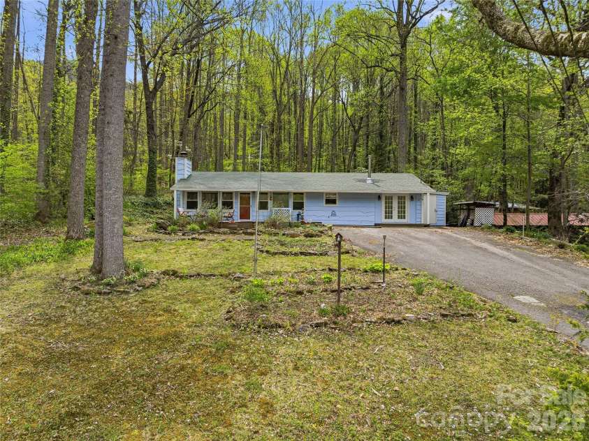 36 Dogwood Drive, Maggie Valley, NC 28751.  MLS# CAR4373028, YatesRealty ID 15818. 
