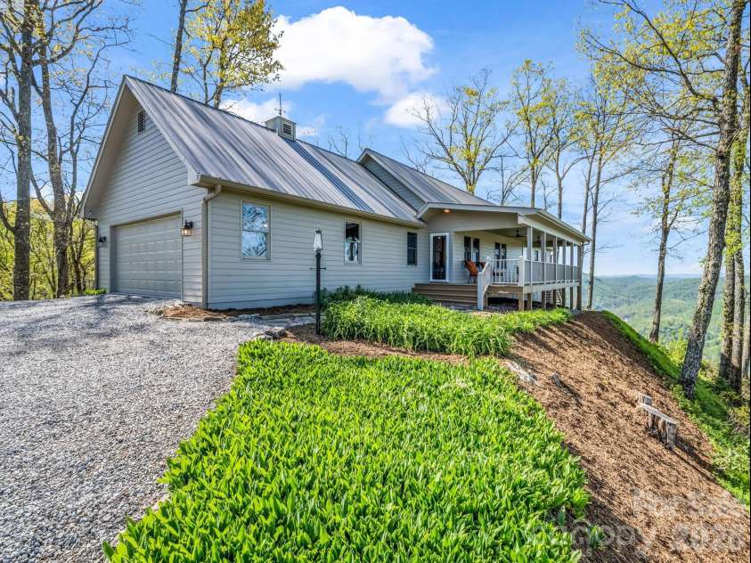 200 Granite Bridge Court, Black Mountain, NC 28711.  MLS# CAR4357165, YatesRealty ID 15819. 