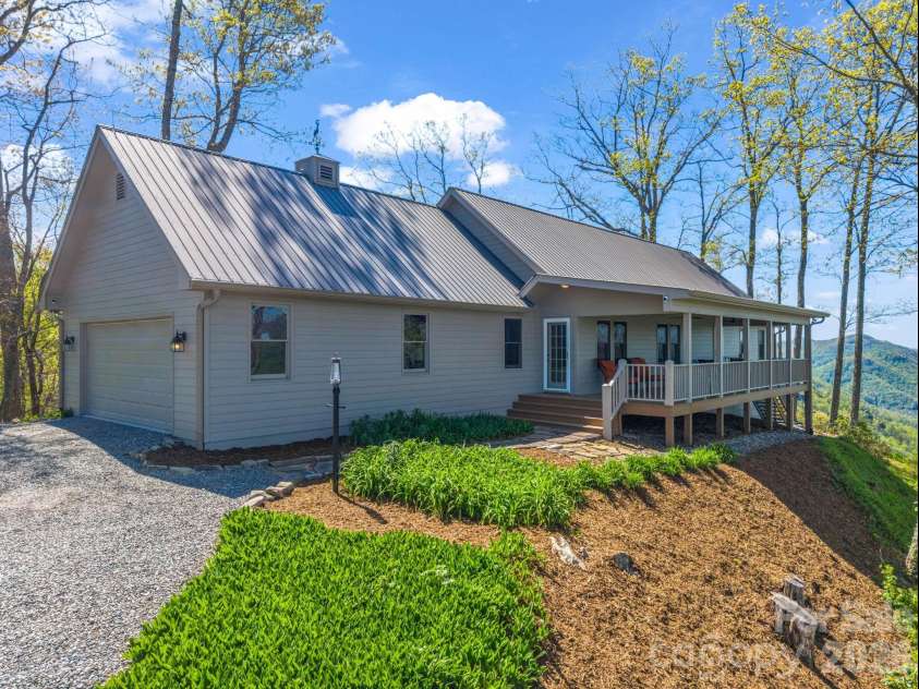 200 Granite Bridge Court, Black Mountain, NC 28711.  MLS# CAR4357165, YatesRealty ID 15819. 