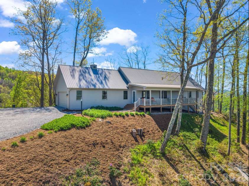 200 Granite Bridge Court, Black Mountain, NC 28711.  MLS# CAR4357165, YatesRealty ID 15819. 