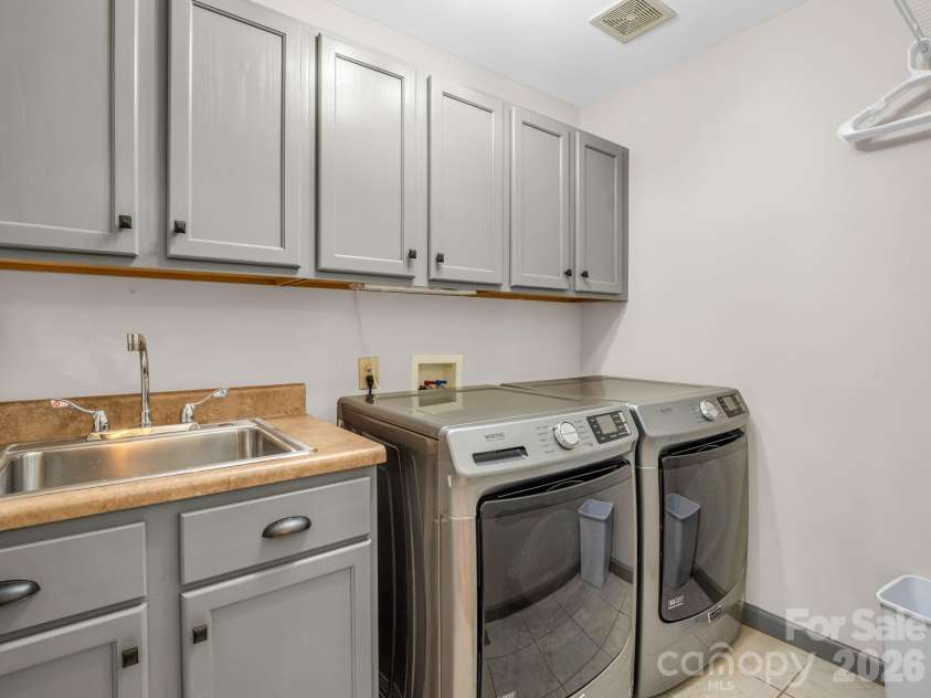 200 Granite Bridge Court, Black Mountain, NC 28711.  MLS# CAR4357165, YatesRealty ID 15819. 