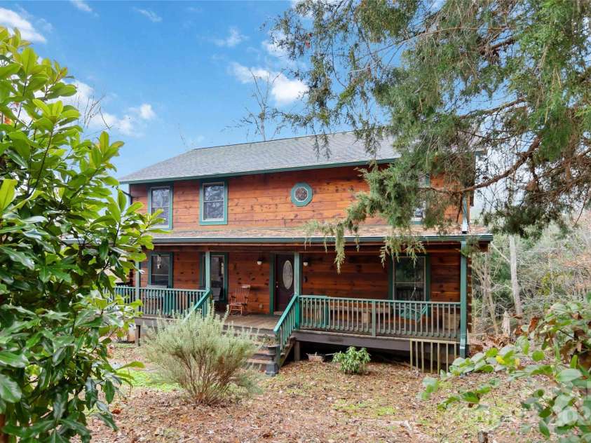 902 Coldwater Court, Concord, NC 28025.  MLS# CAR4165163, YatesRealty ID 1582. Beautiful Log Home