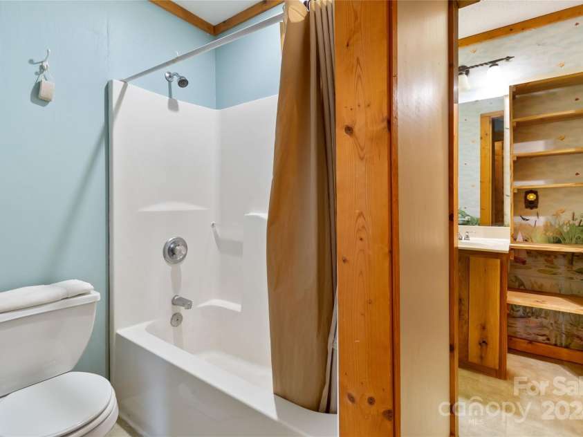 902 Coldwater Court, Concord, NC 28025.  MLS# CAR4165163, YatesRealty ID 1582. Full Bath Upstairs