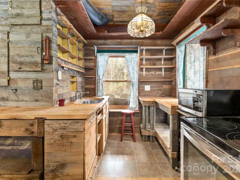 902 Coldwater Court, Concord, NC 28025.  MLS# CAR4165163, YatesRealty ID 1582. Large Basement Space Great for In-Law Suite Game Room