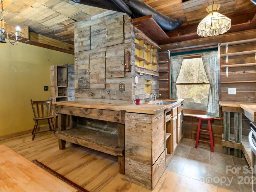 902 Coldwater Court, Concord, NC 28025.  MLS# CAR4165163, YatesRealty ID 1582. Large Basement Space Great for In-Law Suite Game Room