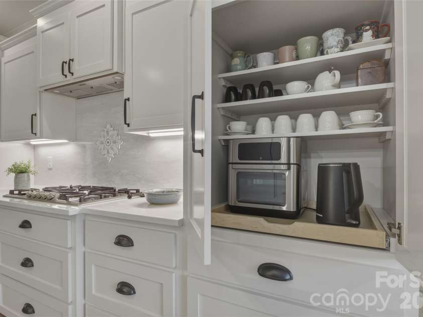 3270 Kelsey Plaza, Kannapolis, NC 28081.  MLS# CAR4370517, YatesRealty ID 15822. Built in coffee/appliance cabinet