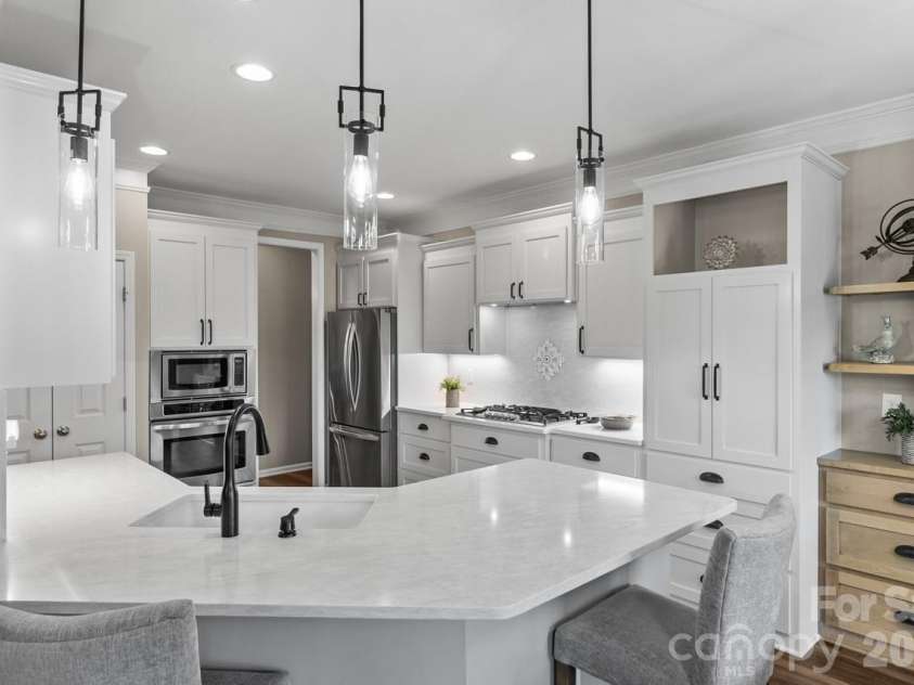 3270 Kelsey Plaza, Kannapolis, NC 28081.  MLS# CAR4370517, YatesRealty ID 15822. Fully Updated Kitchen