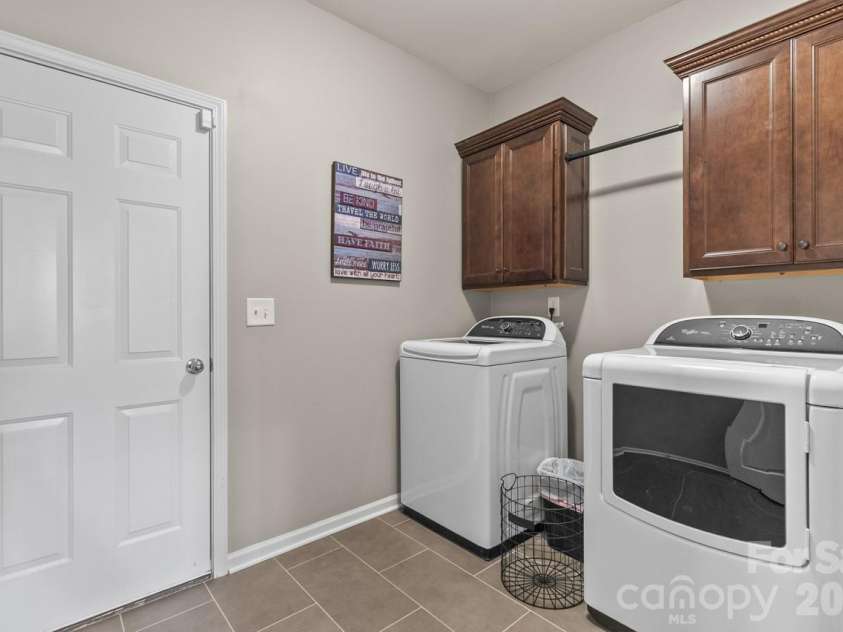 3270 Kelsey Plaza, Kannapolis, NC 28081.  MLS# CAR4370517, YatesRealty ID 15822. Laundry room