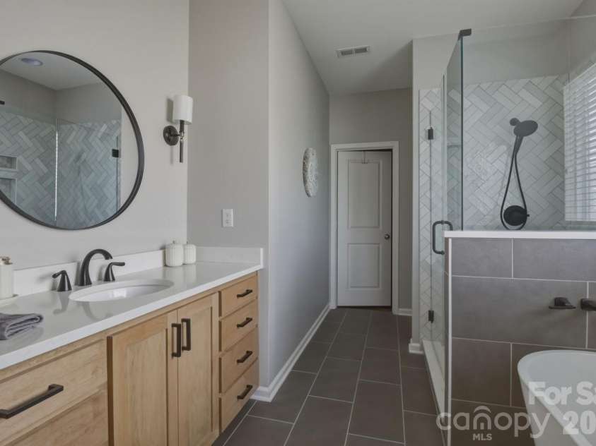 3270 Kelsey Plaza, Kannapolis, NC 28081.  MLS# CAR4370517, YatesRealty ID 15822. Primary Bathroom