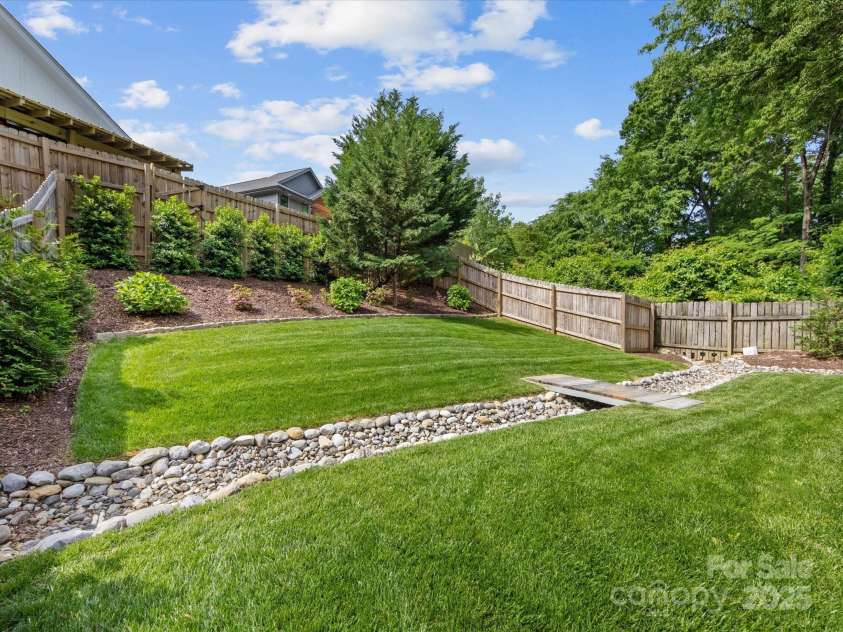 1614 Brook Road, Charlotte, NC 28205.  MLS# CAR4250805, YatesRealty ID 15823. 