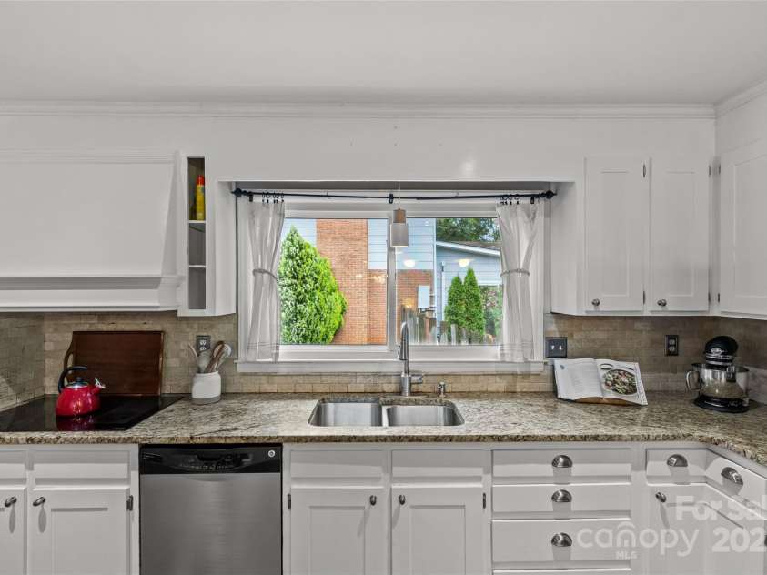 227 Wingrave Drive, Charlotte, NC 28270.  MLS# CAR4264332, YatesRealty ID 15824. 
