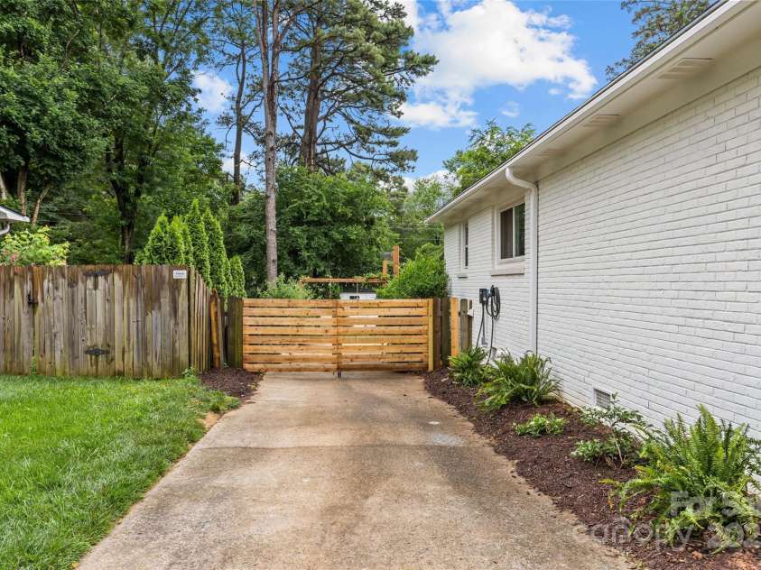 227 Wingrave Drive, Charlotte, NC 28270.  MLS# CAR4264332, YatesRealty ID 15824. 