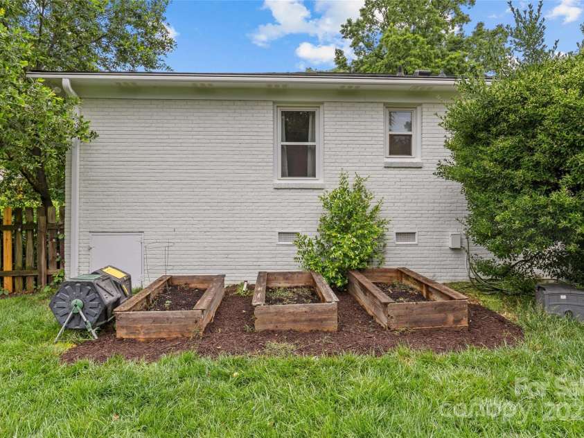 227 Wingrave Drive, Charlotte, NC 28270.  MLS# CAR4264332, YatesRealty ID 15824. 
