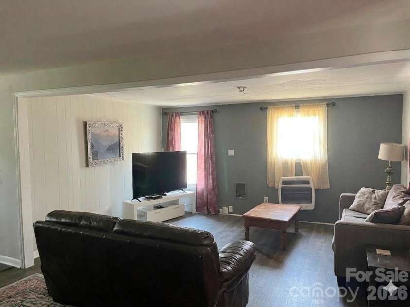 108 York Park Street, York, SC 29745.  MLS# CAR4371315, YatesRealty ID 15825. 