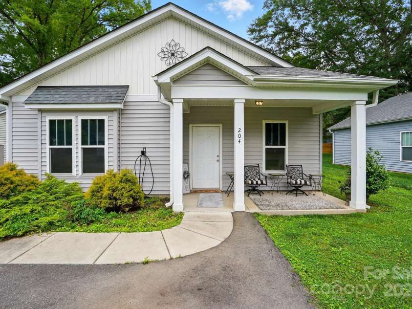 204 Craig Street, Mount Holly, NC 28120.  MLS# CAR4263380, YatesRealty ID 15826. 