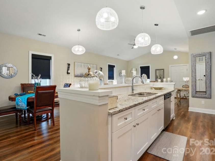 204 Craig Street, Mount Holly, NC 28120.  MLS# CAR4263380, YatesRealty ID 15826. Family Room/ Breakfast Nook