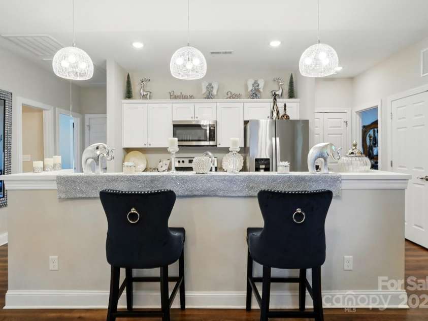 204 Craig Street, Mount Holly, NC 28120.  MLS# CAR4263380, YatesRealty ID 15826. Kitchen Island