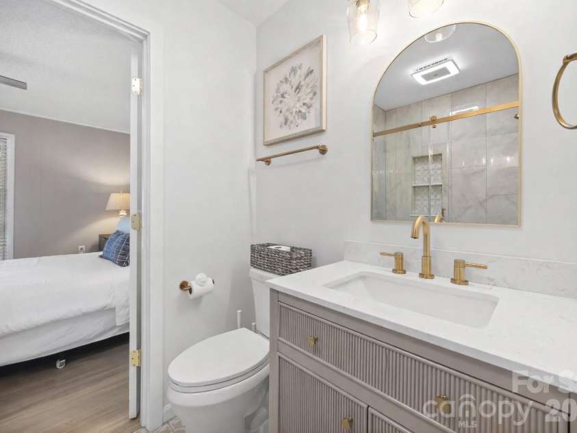 5280 Masons Ferry Road, Clover, SC 29710.  MLS# CAR4366323, YatesRealty ID 15826. Fully Renovated Bathroom #2