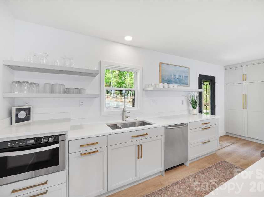 5280 Masons Ferry Road, Clover, SC 29710.  MLS# CAR4366323, YatesRealty ID 15826. Fully renovated custom kitchen
