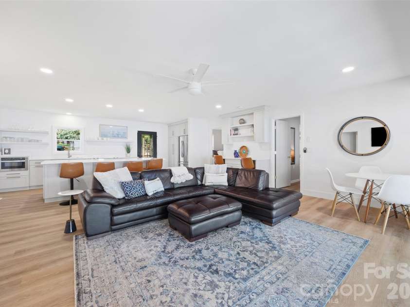 5280 Masons Ferry Road, Clover, SC 29710.  MLS# CAR4366323, YatesRealty ID 15826. Spacious Living Area