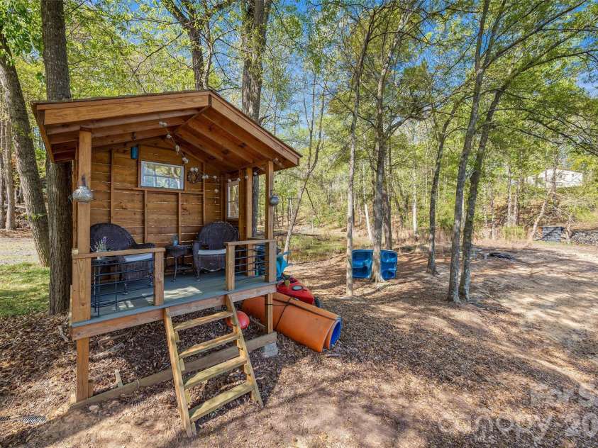 5280 Masons Ferry Road, Clover, SC 29710.  MLS# CAR4366323, YatesRealty ID 15826. Treehouse