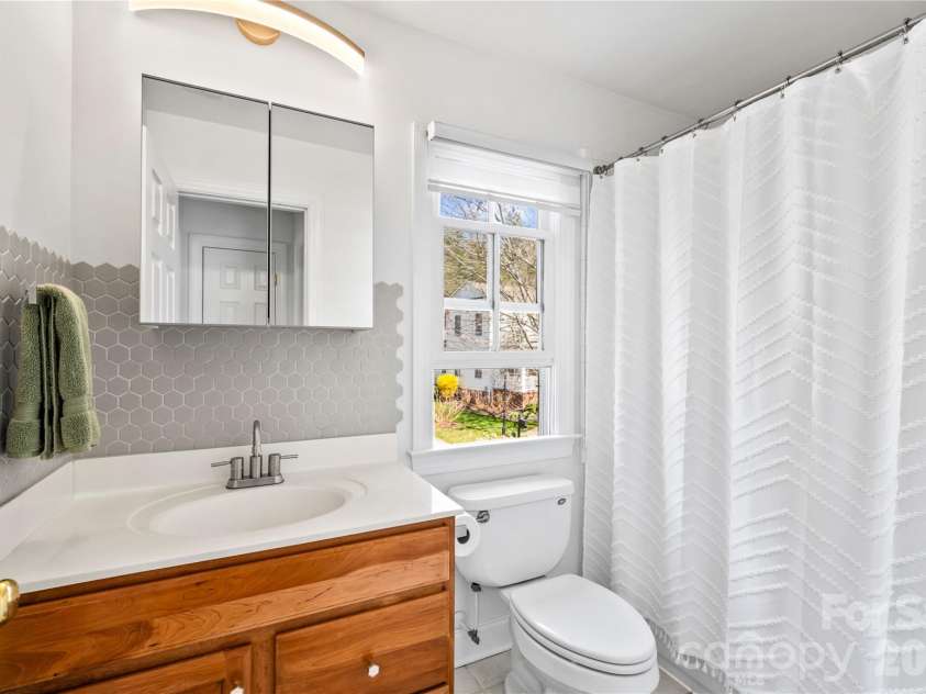 123 White Ash Drive, Asheville, NC 28803.  MLS# CAR4362029, YatesRealty ID 15828. 