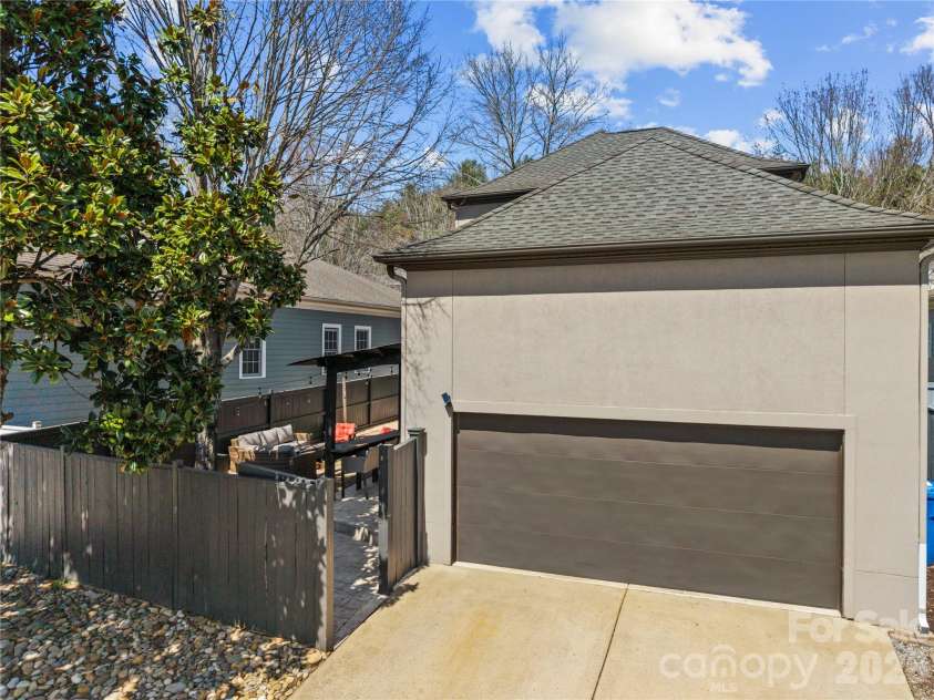 123 White Ash Drive, Asheville, NC 28803.  MLS# CAR4362029, YatesRealty ID 15828. 