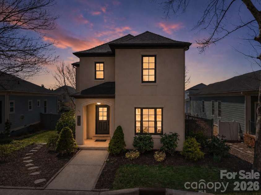 123 White Ash Drive, Asheville, NC 28803.  MLS# CAR4362029, YatesRealty ID 15828. 
